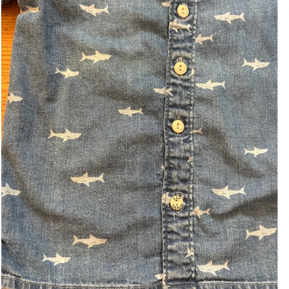 Baby Gap‎ Denim Shirt Toddler Blue Shark Print Short Sleeve Button Down SIZE 5T